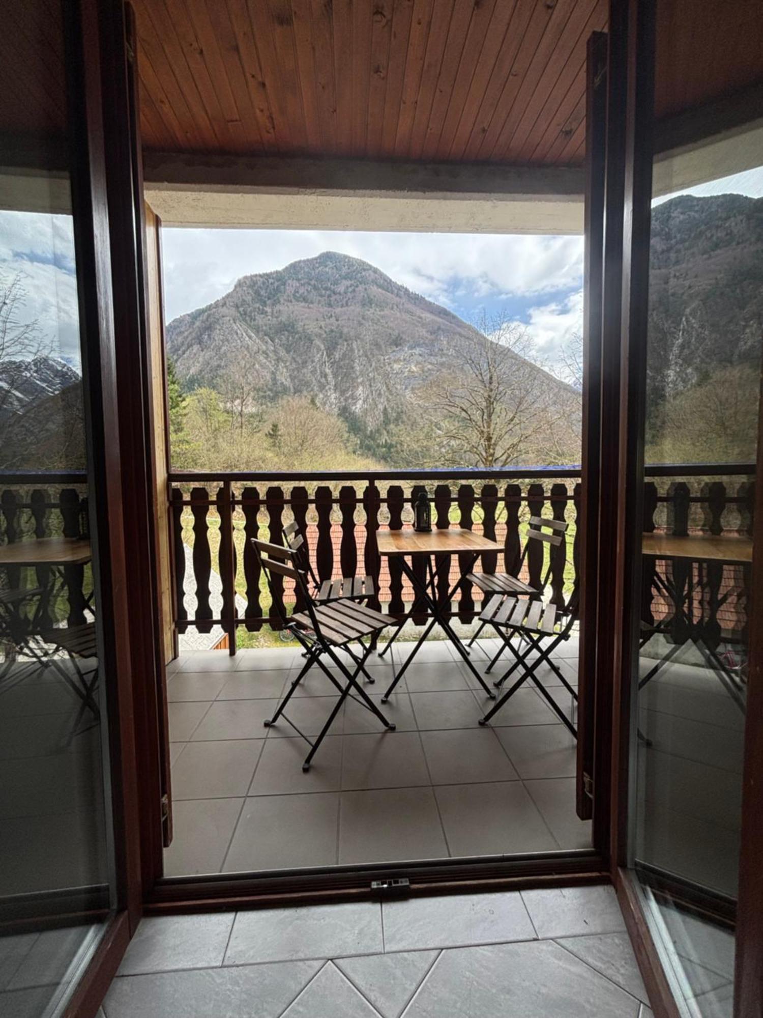 Hisa Patricija Appartement Soča Buitenkant foto